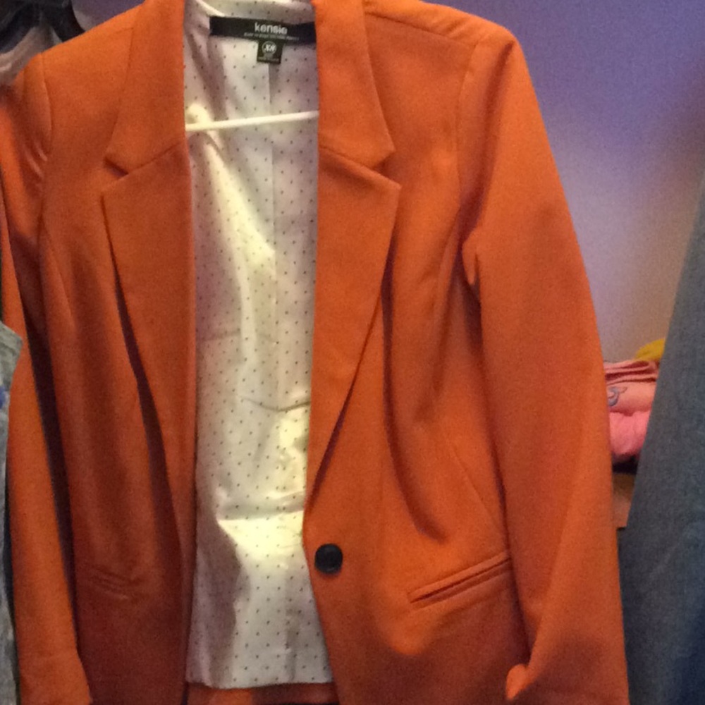 I'm selling this nice sweater.